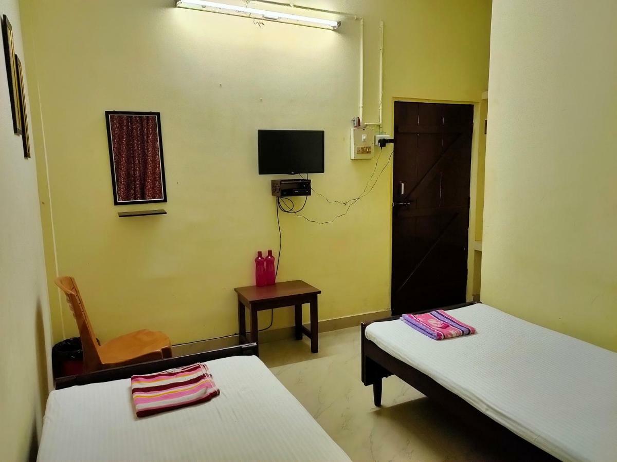 Chandrupal Lodging Гувахати Экстерьер фото