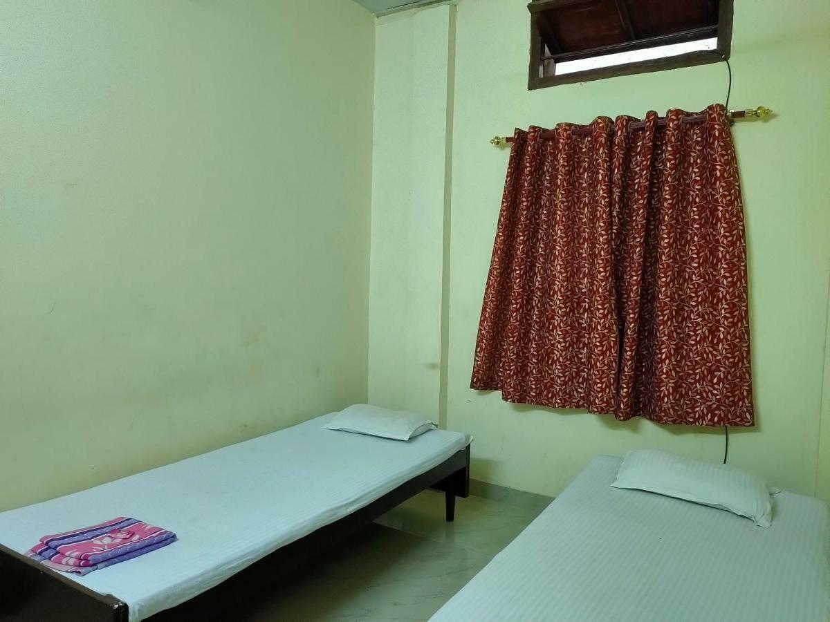 Chandrupal Lodging Гувахати Экстерьер фото